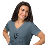 L17 Women’s relaxed v-neck t-shirt